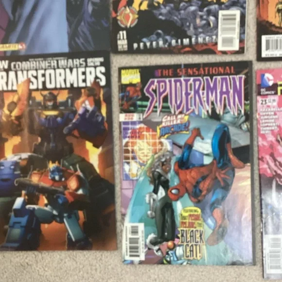 Comic Book Collection with Various Covers - Picture 5 of 7